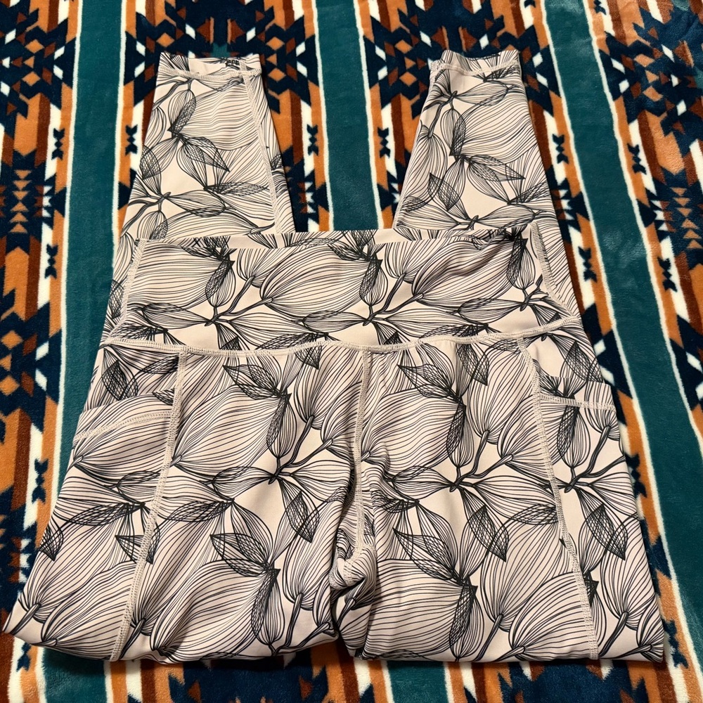 BuffBunny Black and Cream Patterned Leggings